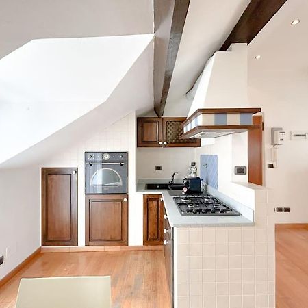 Elegante Mansarda 300Mt Dal Mare - Centro - Wifi Apartment Savona Luaran gambar