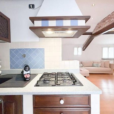 Elegante Mansarda 300Mt Dal Mare - Centro - Wifi Apartment Savona Luaran gambar