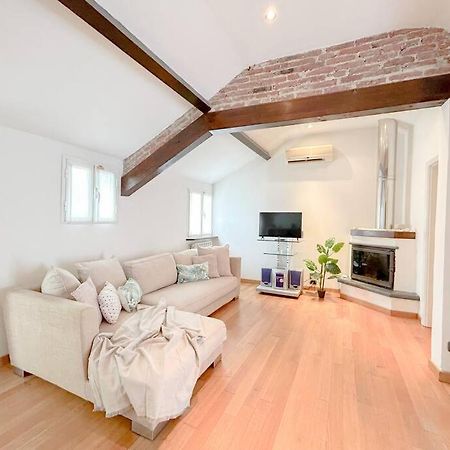 Elegante Mansarda 300Mt Dal Mare - Centro - Wifi Apartment Savona Luaran gambar