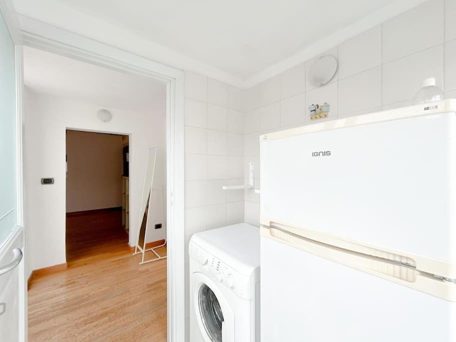 Elegante Mansarda 300Mt Dal Mare - Centro - Wifi Apartment Savona Luaran gambar