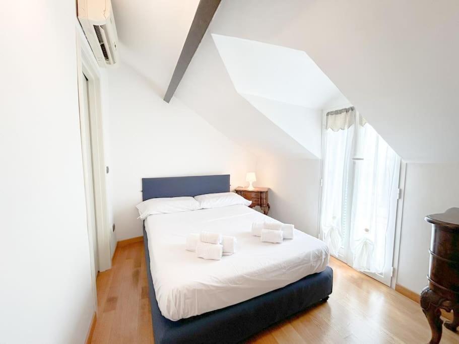 Elegante Mansarda 300Mt Dal Mare - Centro - Wifi Apartment Savona Luaran gambar